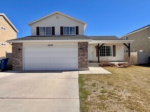 Building Photo - 2048 N Boysenberry Dr