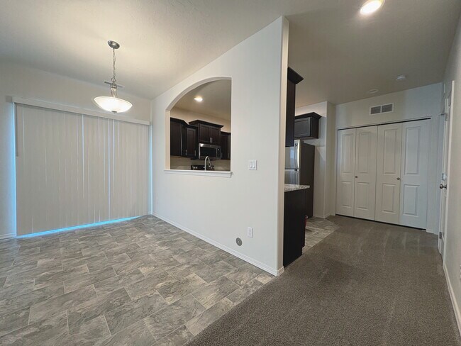 Comedor - 7608 W Corona Dr