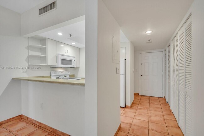 Foto del edificio - 540 Brickell Key Dr