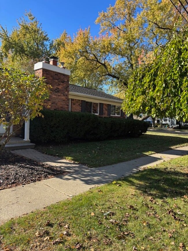 Photo - 3 BED, 1.5 BATH IN DOWNTOWN PLYMOUTH House