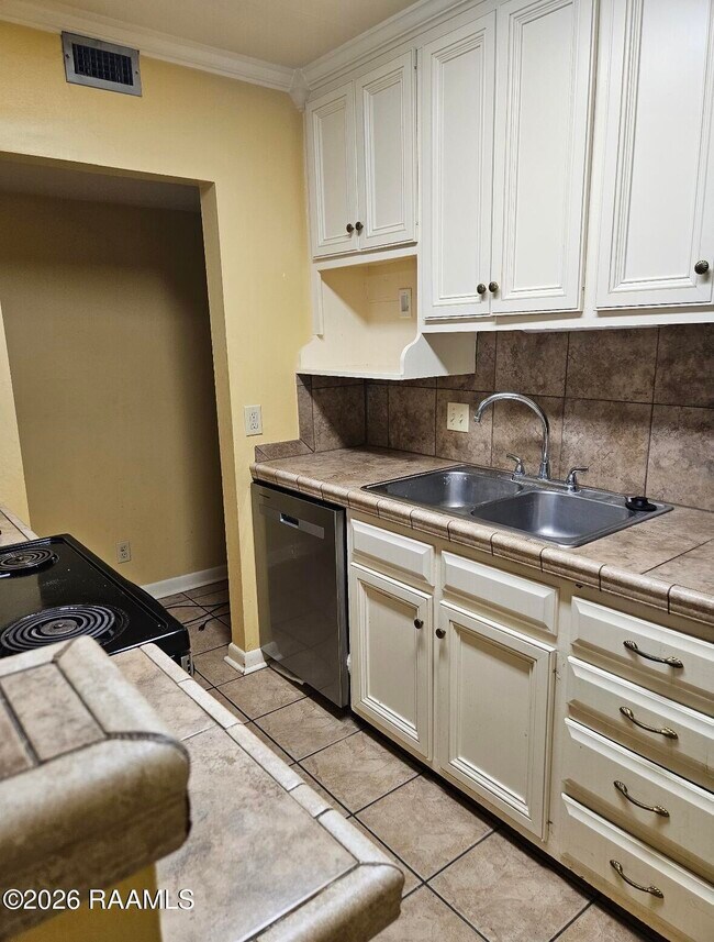 Building Photo - 220 Doucet Rd