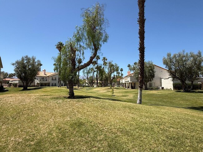 Building Photo - 688 Vista Lago Cir N