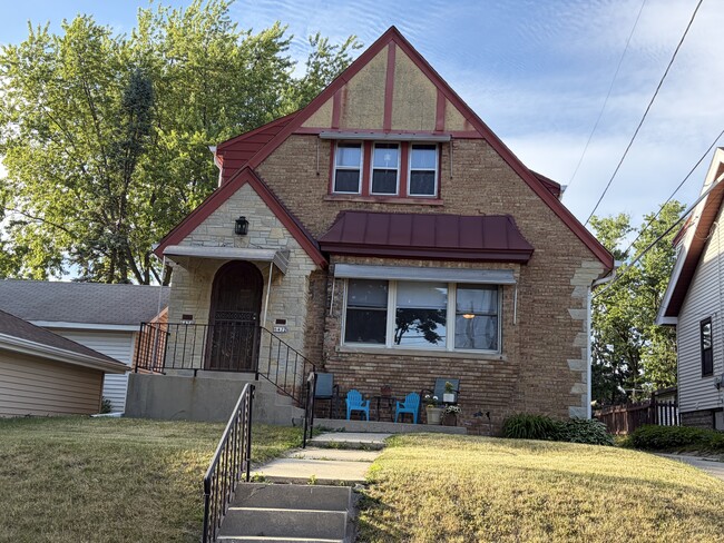 Building Photo - 6424 W Wright St