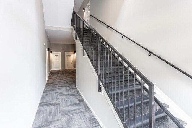 2HAB, 2BA - Corredor - St. James Place Apartments