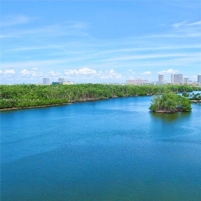 Building Photo - 400 Kings Point Dr