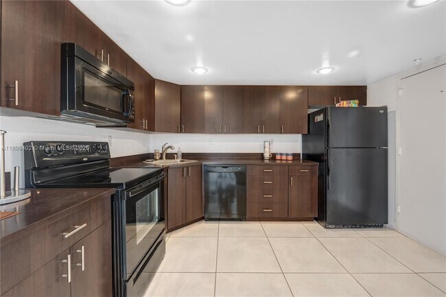 Foto del edificio - 2750 NE 183rd St