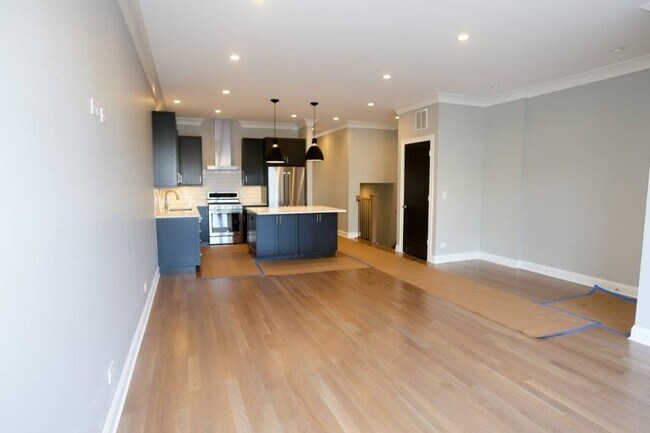 Photo - 2319 N Southport Ave Apartments