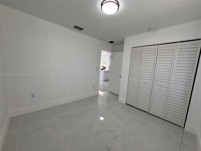 Foto del edificio - 6855 NW 17th Ave