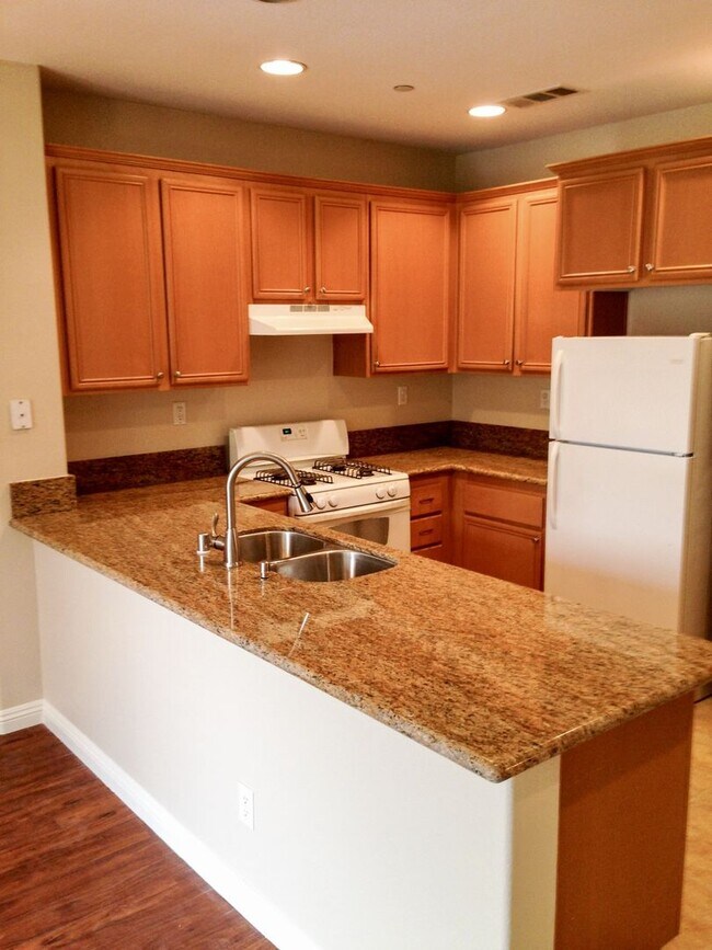 Foto del edificio - Lovely Townhouse Located in Lake Elsinore!