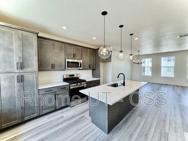 Building Photo - 1489 Creek Ln