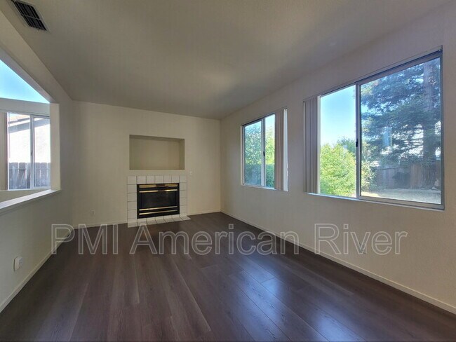 Building Photo - 103 Farham Dr