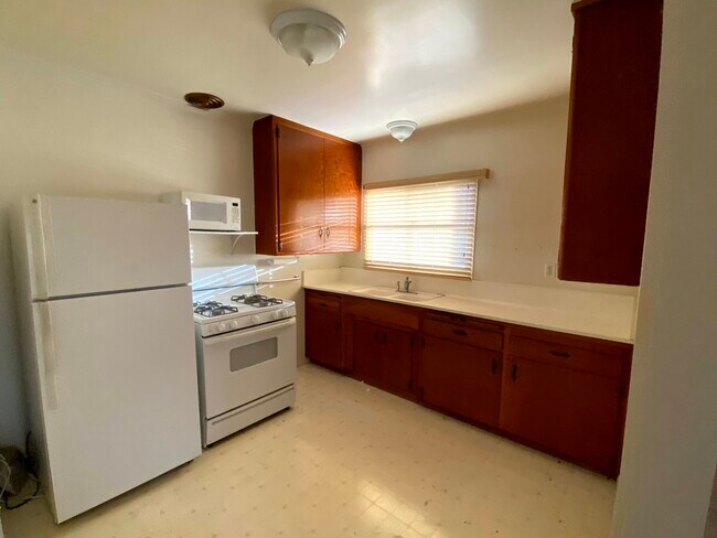 Building Photo - 500 Marguerite Ave