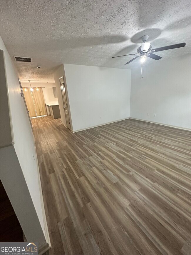 Foto del edificio - 3022 Fields Dr