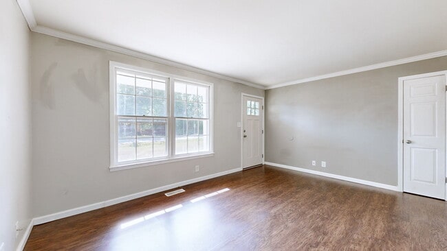 Building Photo - 3414 Pembroke Rd