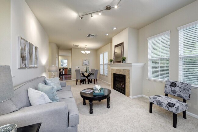 Foto del edificio - 400 Toyama Dr