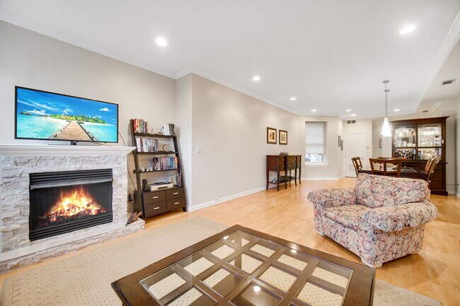Living Room - 1545 N Larrabee St