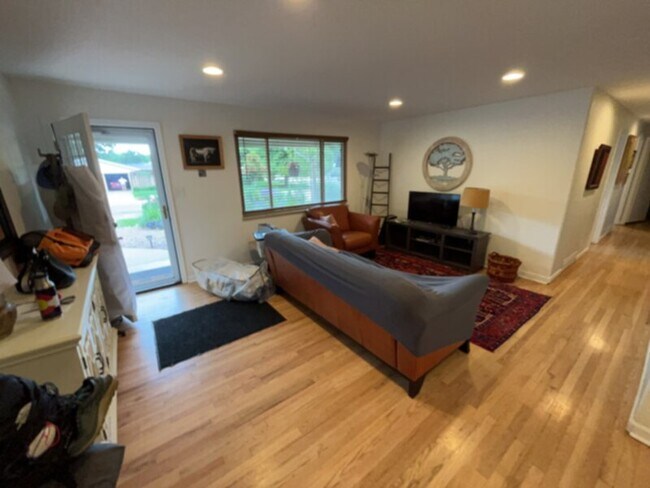 Foto del edificio - Welcome to this Colorado Springs charmer i...