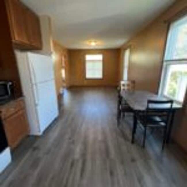 Building Photo - 425 N 27th Ave W