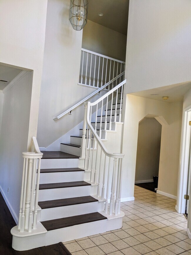 Entrance - 202 Carnation Ct