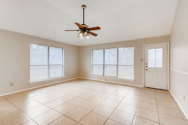 Foto del edificio - Westcreek Subdivision - 4 bedrooms- master...