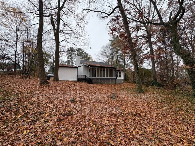 Building Photo - 5265 Country Club Rd