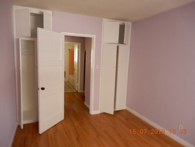 Building Photo - 731 W Hyde Park Blvd