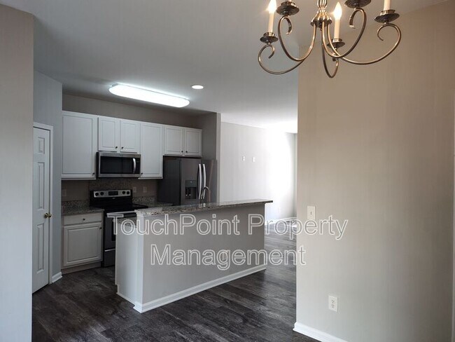 Foto del edificio - 8745 Wandering Creek Way
