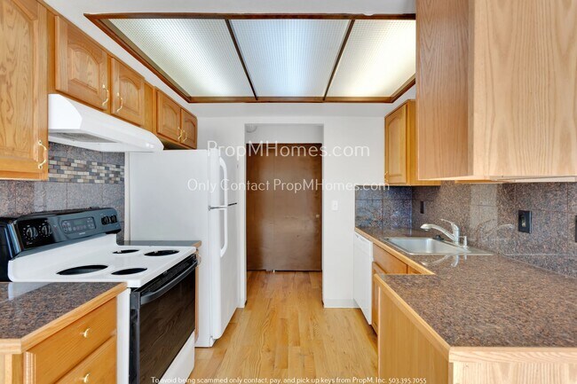 Foto del edificio - Charming Two Bedroom Townhouse in Gresham ...