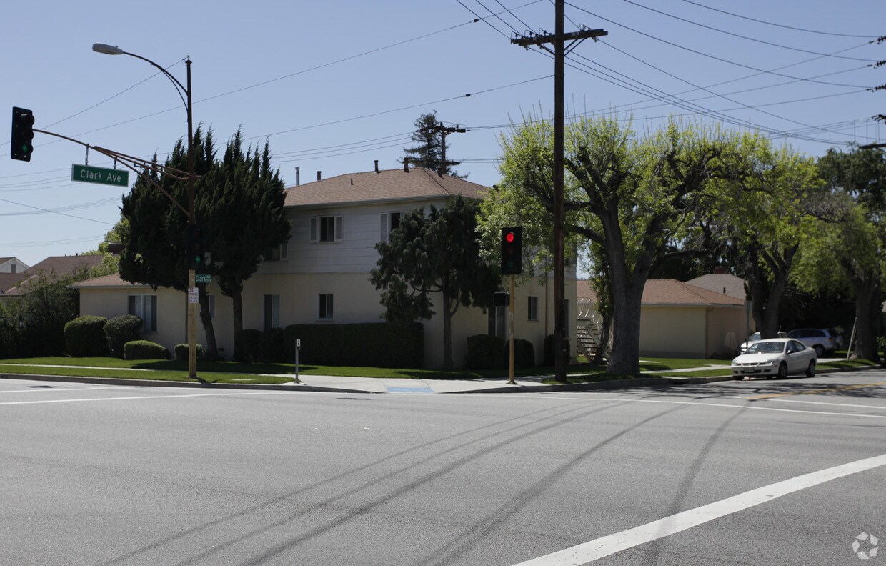 Building Photo - 2500 W Clark Ave