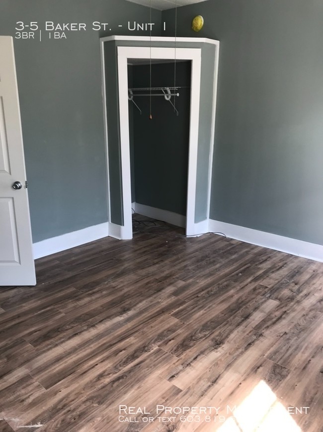 Building Photo - Renovated 3 Bedroom 1st Floor Unit in Dover!