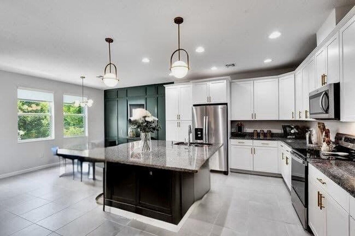 Foto principal - 16330 Oakview Dr