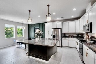 Building Photo - 16330 Oakview Dr