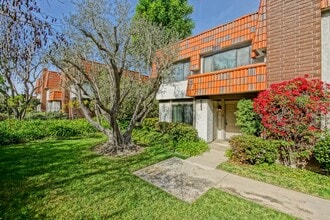 Building Photo - 28039 Ridgebrook Ct