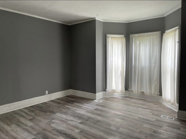 Foto del edificio - 603 E Main