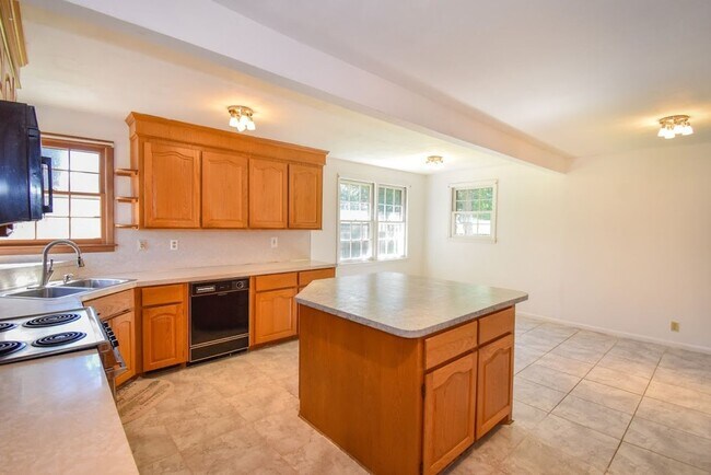 Building Photo - 1329 White House Blvd