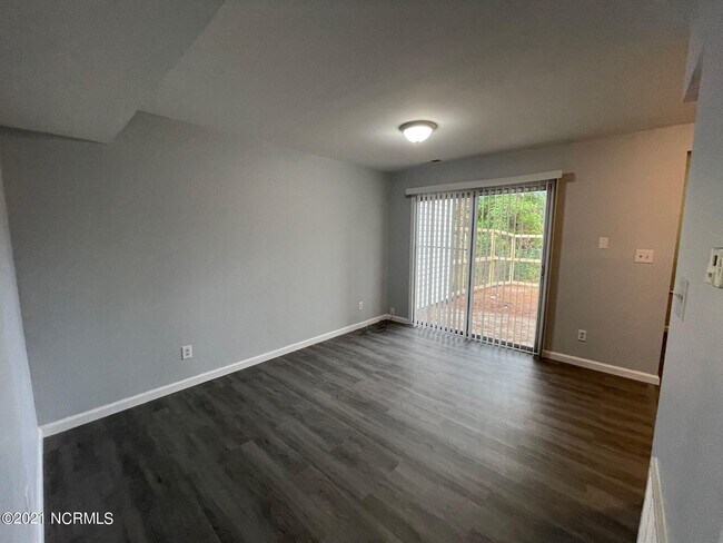 Building Photo - 412 Myrtlewood Cir