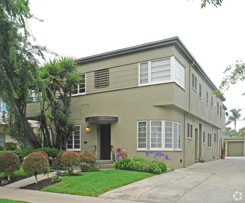 12381242 S La Jolla Ave, Los Angeles, CA 90035 Apartments in Los