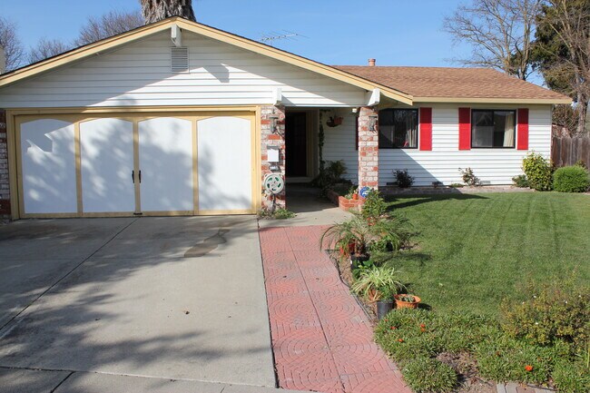 Front y entrada de vehículos - 2801 Langhorn Dr