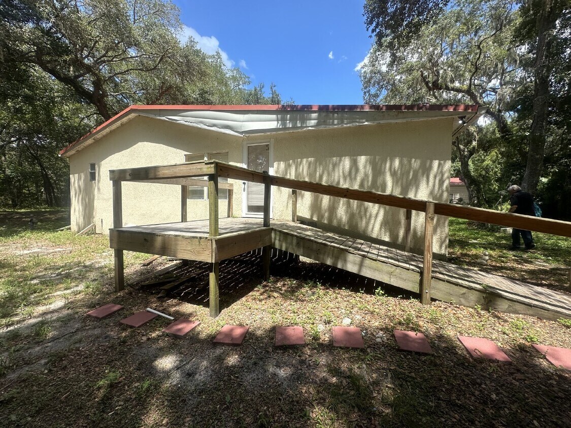 721 W Socrum Loop Rd, Lakeland, FL 33809 Room for Rent in Lakeland