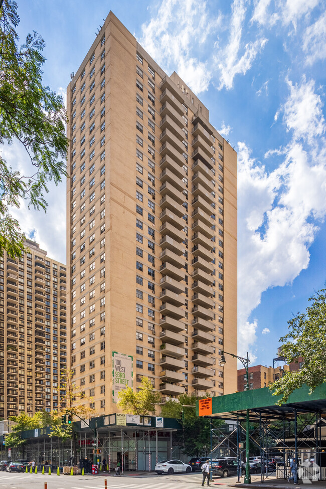 Building Photo - 100 West