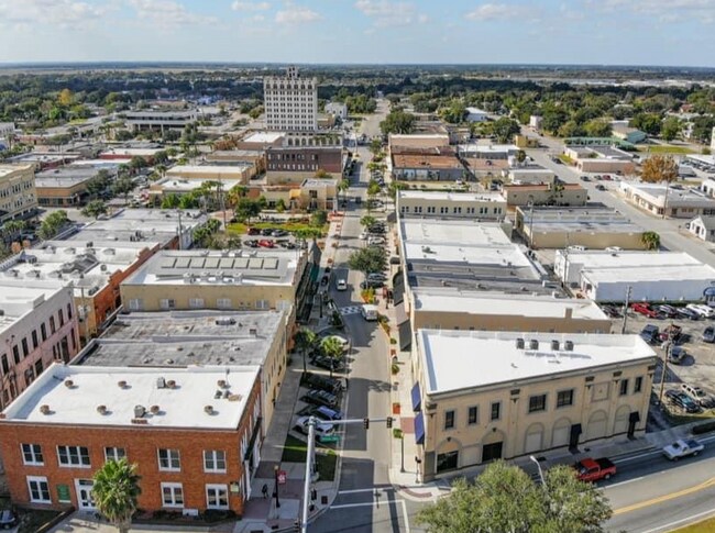 Building Photo - 129 N Central Dr