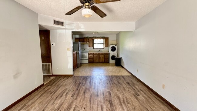 Building Photo - 1346 S Post Oak Rd