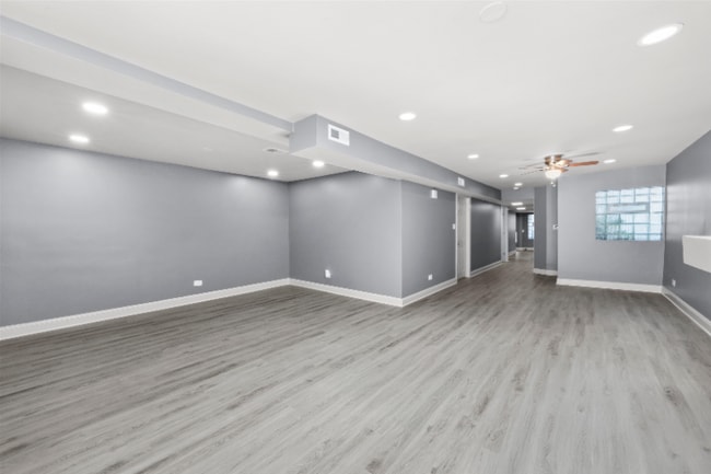 Building Photo - 4829 S St Lawrence Ave