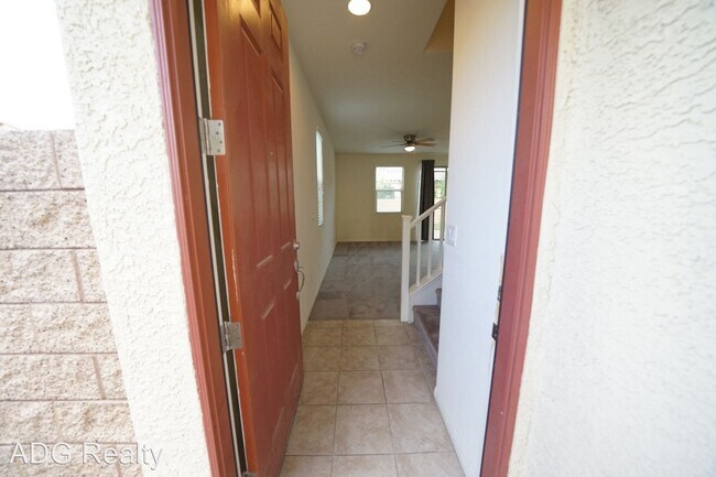 Foto del edificio - 3 br, 2.5 bath House - 10549 Murphy Plains St