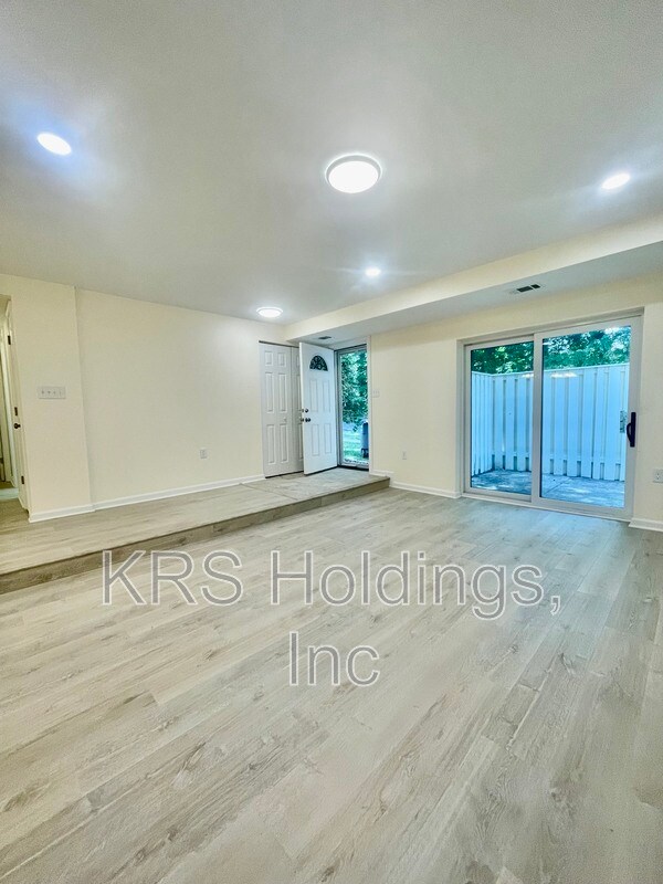 Foto del edificio - 7214 Jillspring Ct