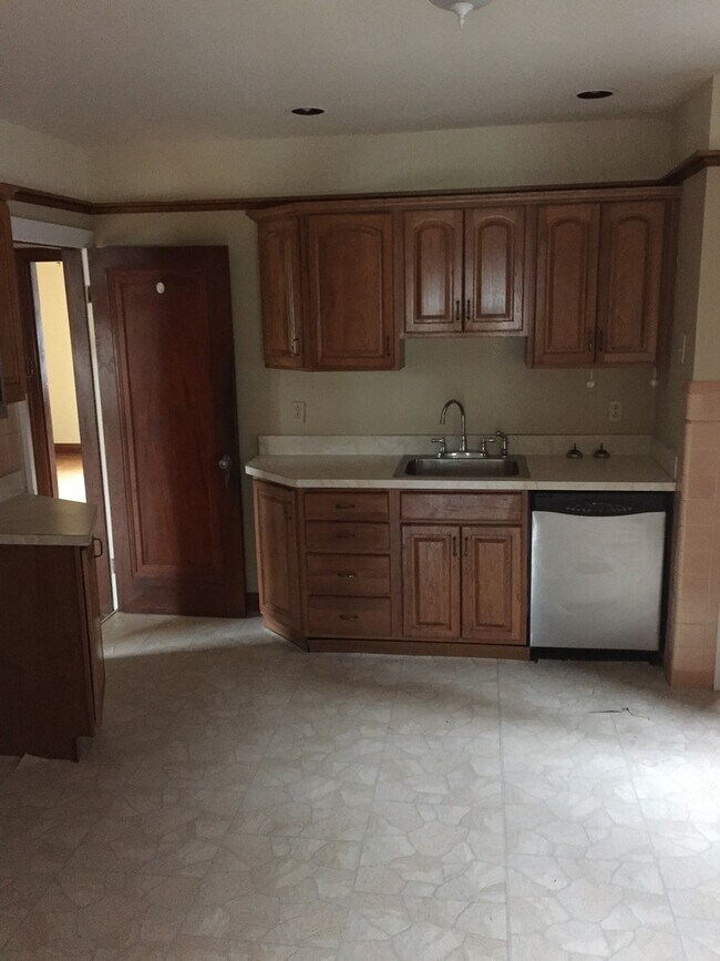 Building Photo - 3172 Mozart Ave