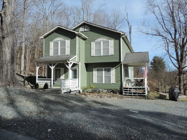 Foto del edificio - 186 Grandfather Farms Rd