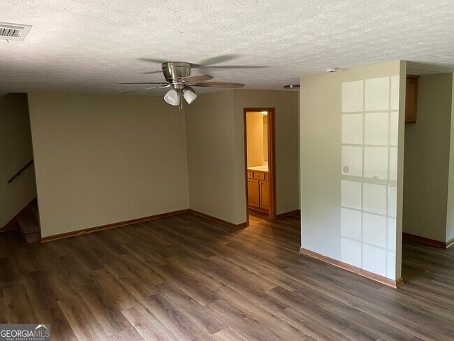 Foto del edificio - 2617 Shore Wood Ct NE