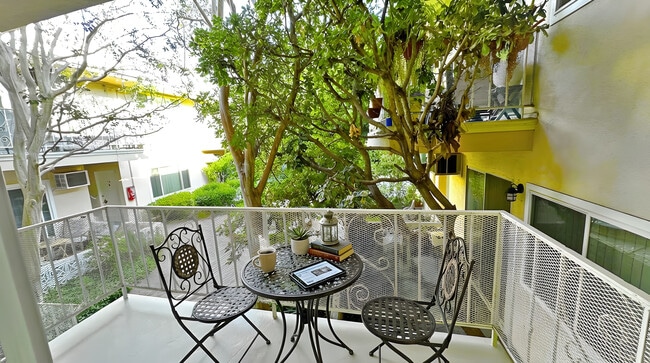 Building Photo - 445 E Magnolia Blvd