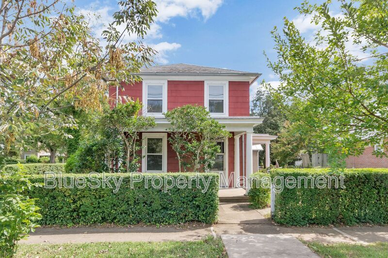 Primary Photo - 900 Avon St